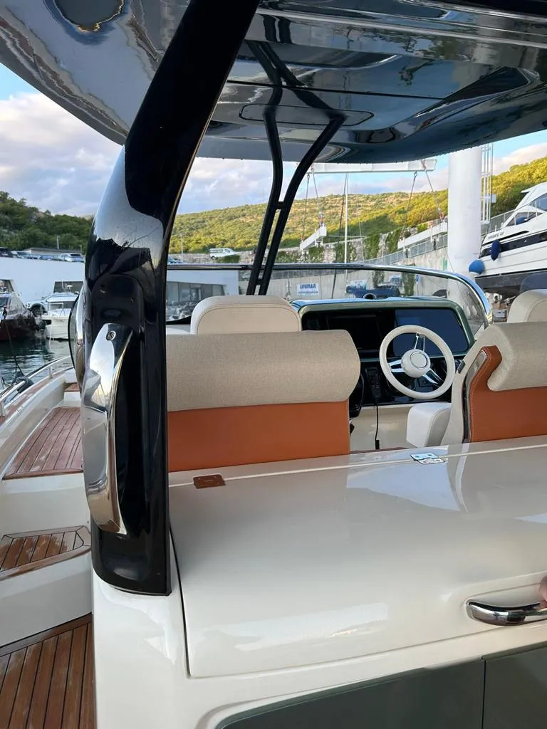 Steuerstand mit Navigationsinstrumenten